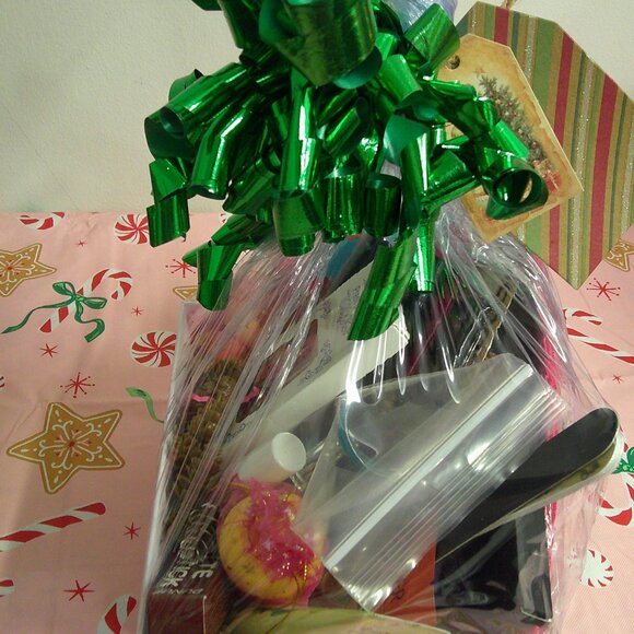 Merry Glam-21-Piece Holiday Makeup Essentials, Christmas Gift Basket - Picture 6 of 6